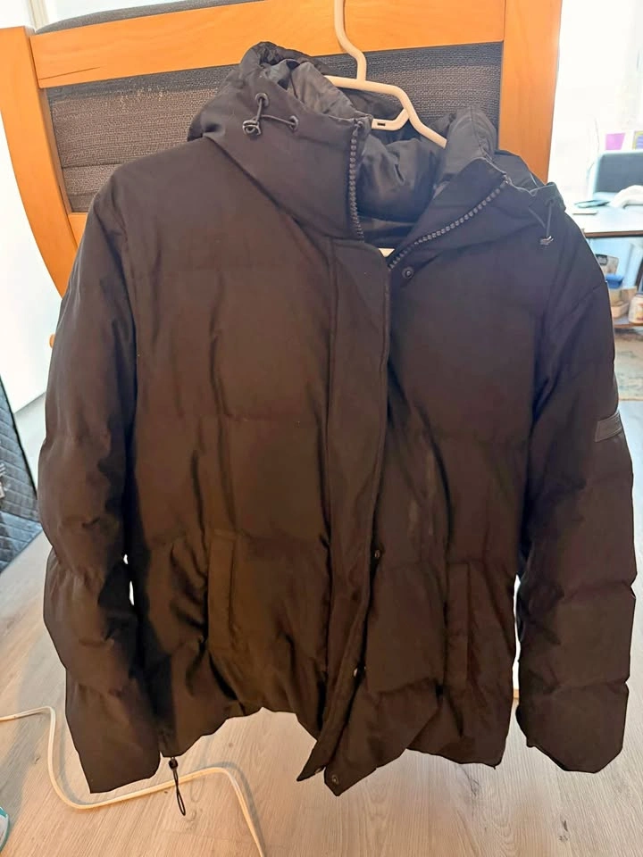 2 Puffer jackets