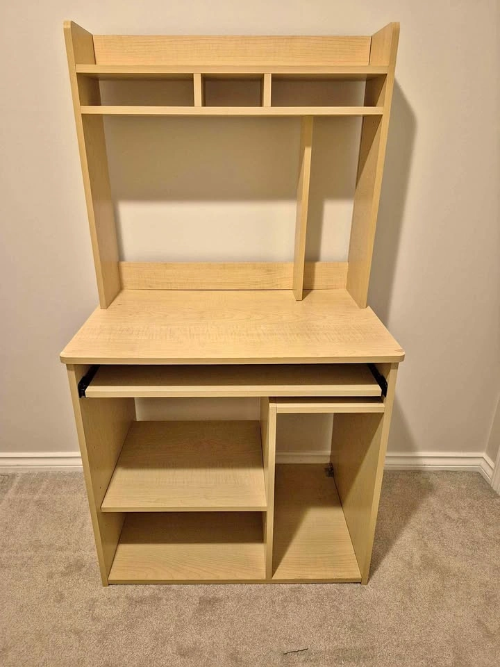 Junior desk with hutch