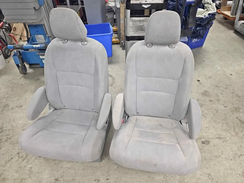 Toyota Sienna 2020 captain chairs