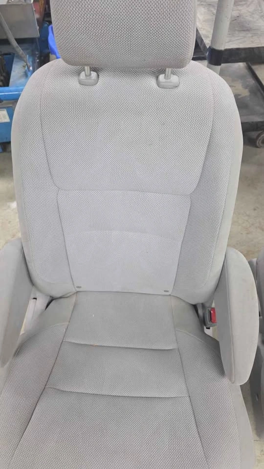 Toyota Sienna 2020 captain chairs - photo 2