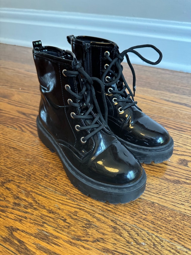Steve Madden Patent Leather Boot US 2 Girls