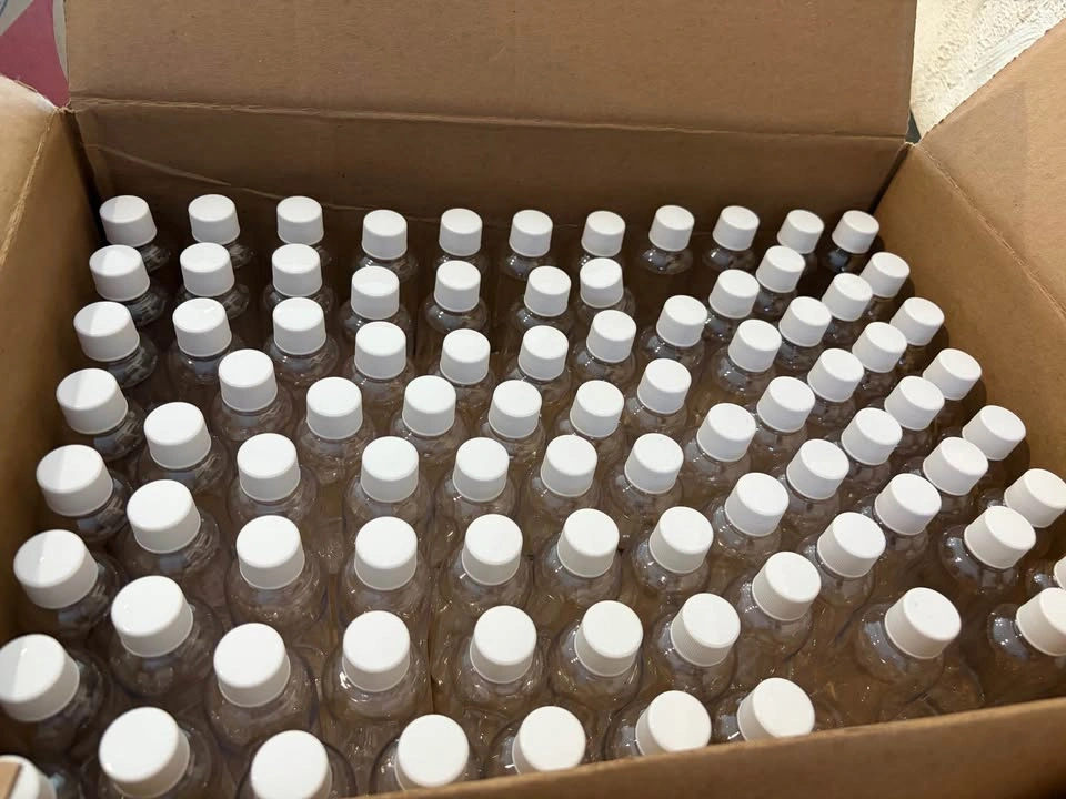 Brand New Clear Plastic Bottles with Caps – Bulk available - photo 4