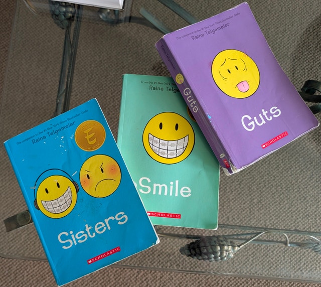 Raina Telgemeier 3-Book Graphic Novel Set (Smile, Sisters, Guts) - photo 2