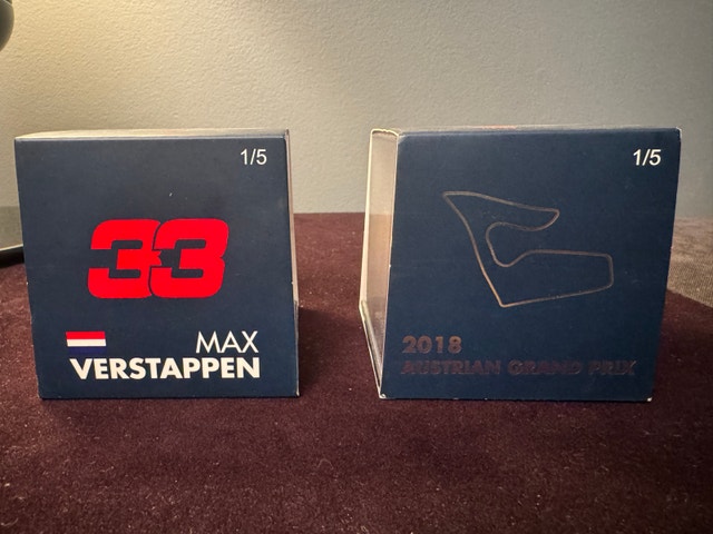 BNIB 1/5 scale replica helmet Aston Martin Red Bull Racing - photo 4