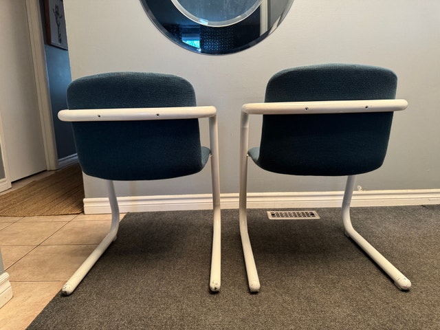 Pair of postmodern Kinetics cantilever chairs - photo 5
