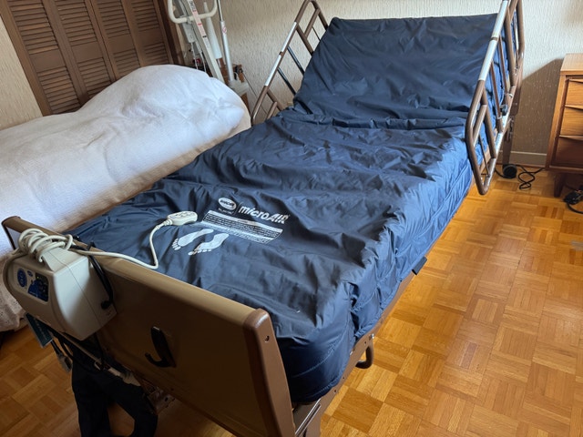 Invacare Medical Bed - like new! - photo 4