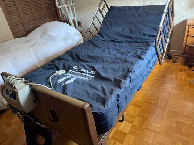 Invacare Medical Bed - like new! - photo 4