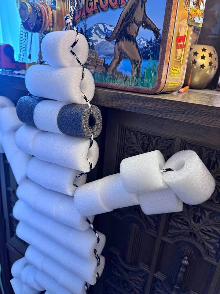 Huge White Lizard 'Keychain'