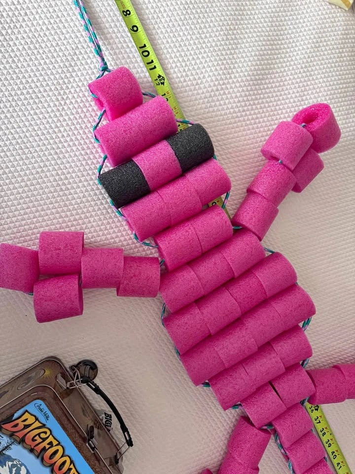 Very large pink lizard 'keychain'