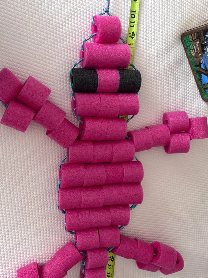 Very large pink lizard 'keychain' - photo 3