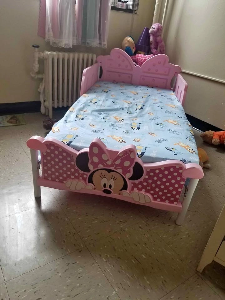 Minnie Mouse Toddler Bed W/Mattress