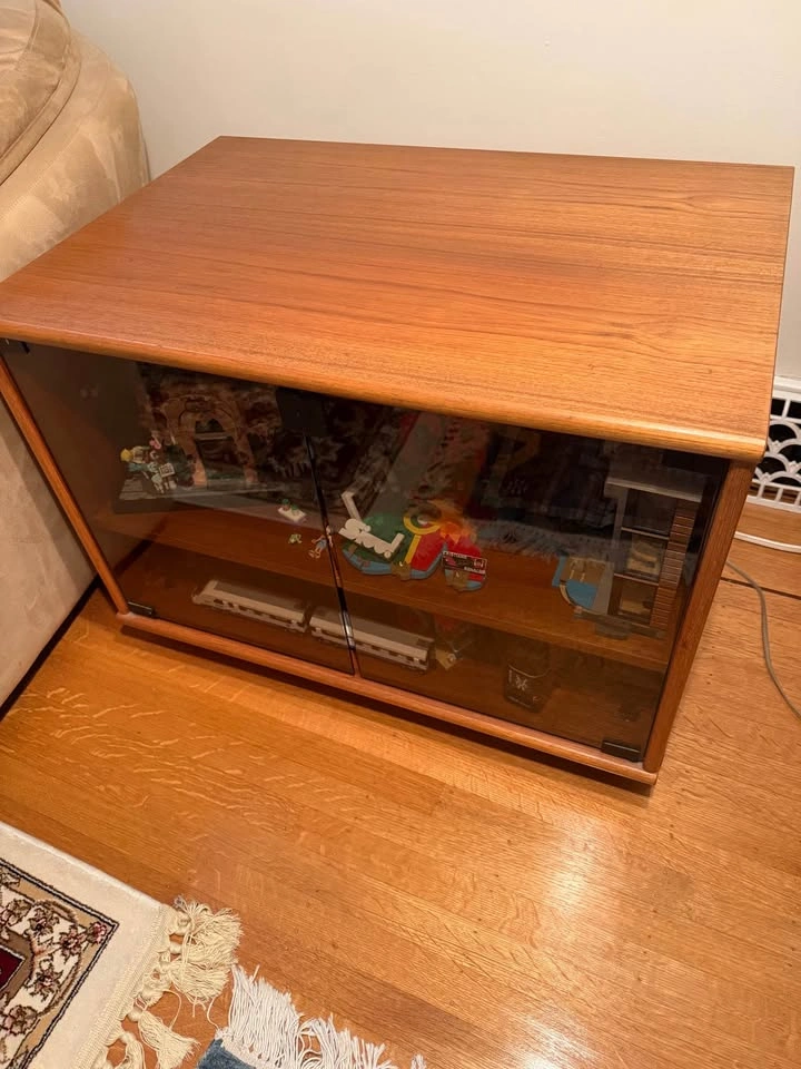 Teak wood veneer TV stand/storage hutch - photo 2