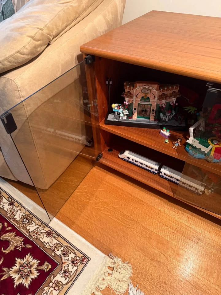 Teak wood veneer TV stand/storage hutch - photo 4
