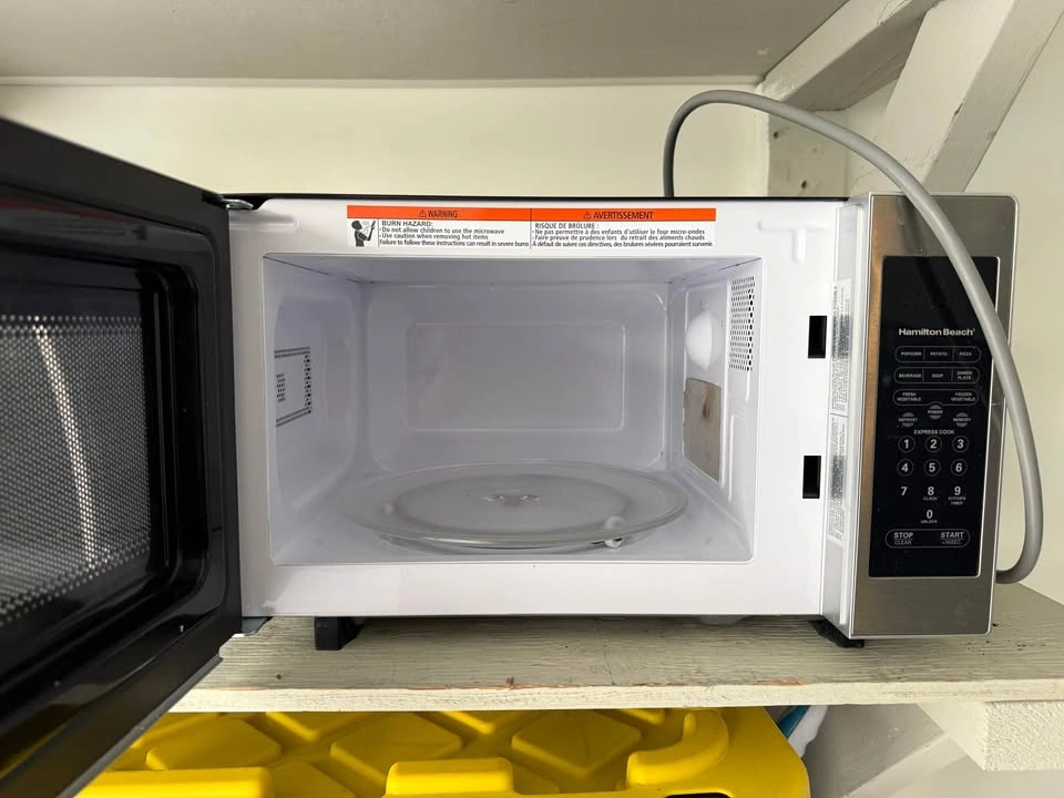 Hamilton Beach Microwave - photo 2
