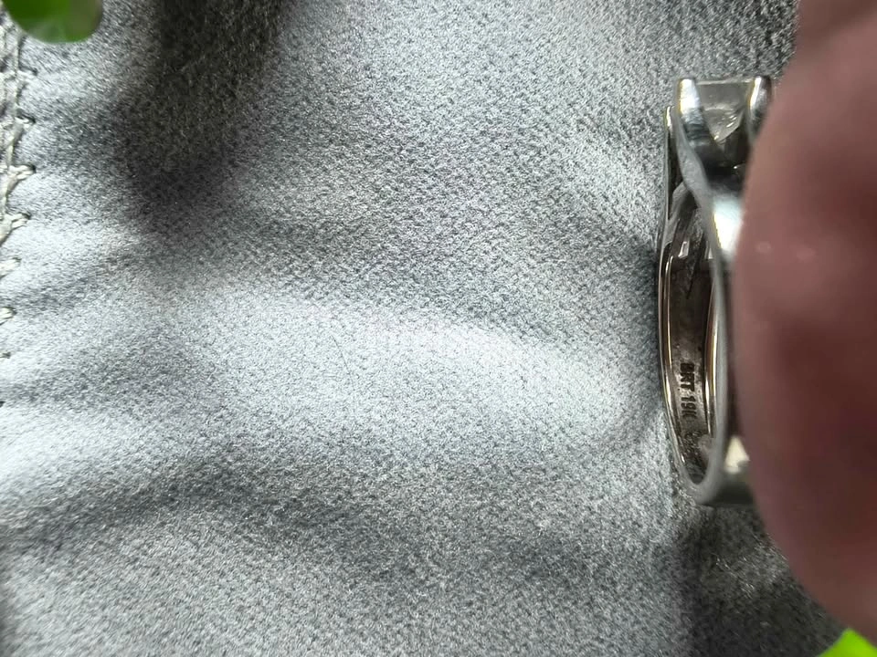 19K White Gold Princess Cut Ring - photo 2