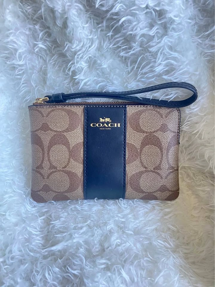 Brand New- Coach Signature Wristlet