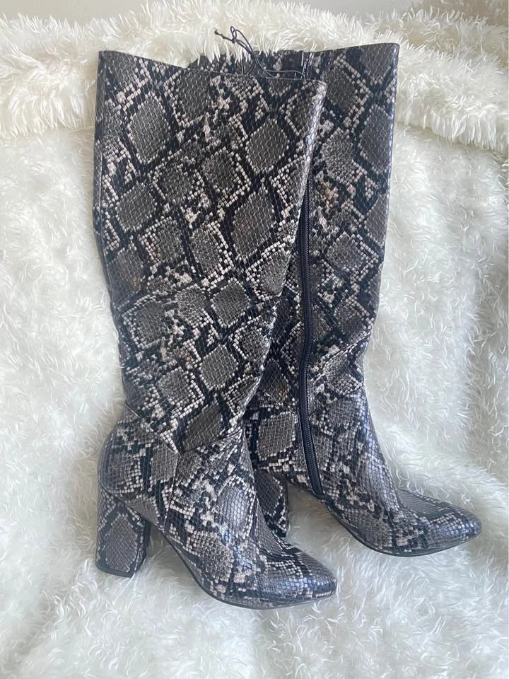 George Snakeskin Print Knee-High Boots size 6 - photo 2