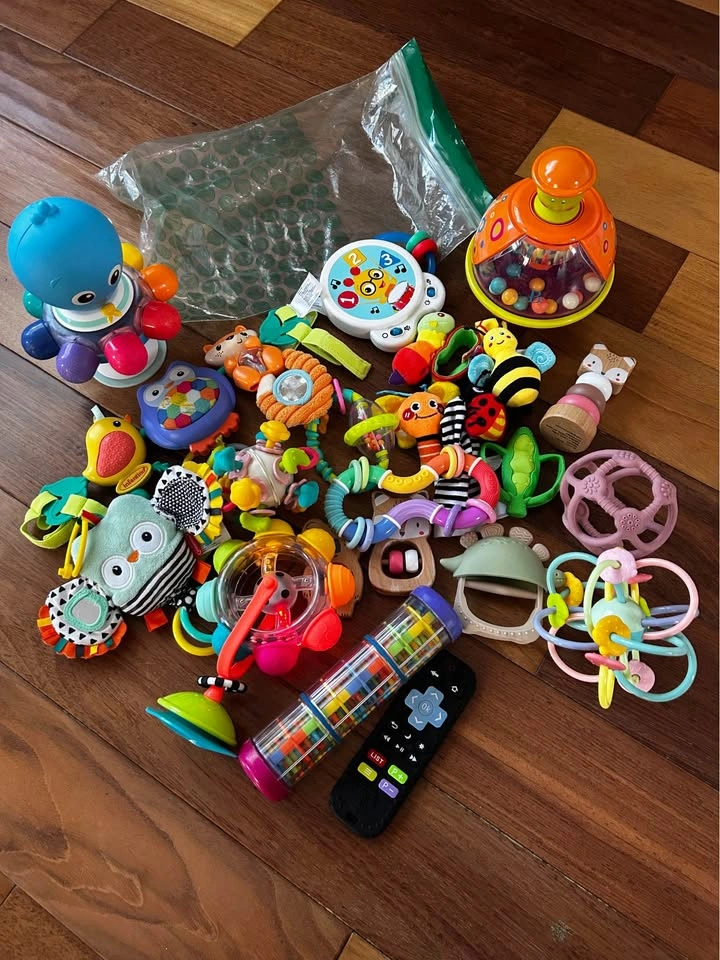 Baby toy bundle (0+ months)