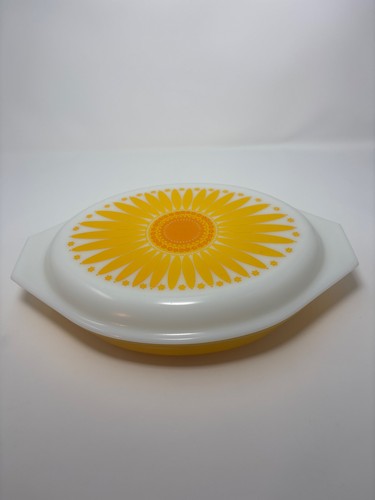 Vintage PYREX Daisy Sunflower 1 1/2 QT Oval Divided Casserole