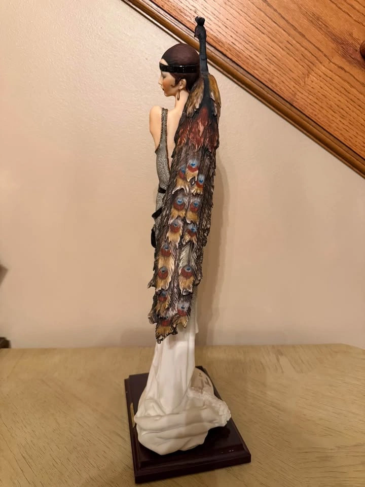 Giuseppe Armani Lady With Peacock Figurine 0385C Florence - photo 2