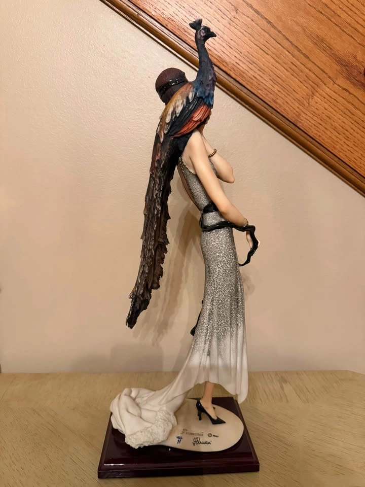 Giuseppe Armani Lady With Peacock Figurine 0385C Florence - photo 3