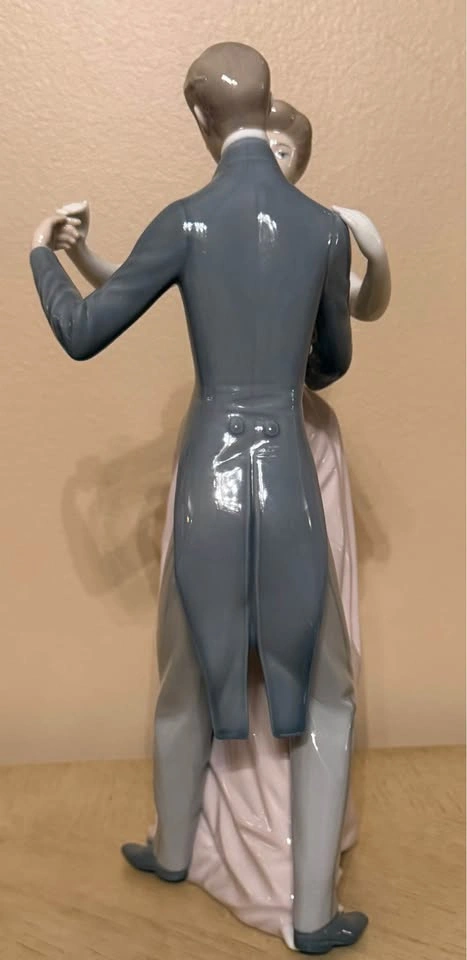 Vintage Lladró Anniversary Waltz Figurine #1372 - photo 4