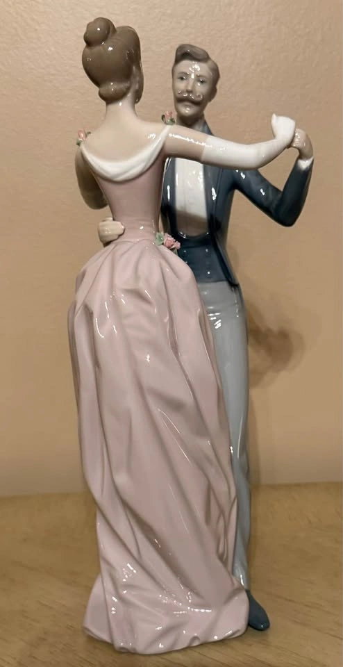 Vintage Lladró Anniversary Waltz Figurine #1372 - photo 5