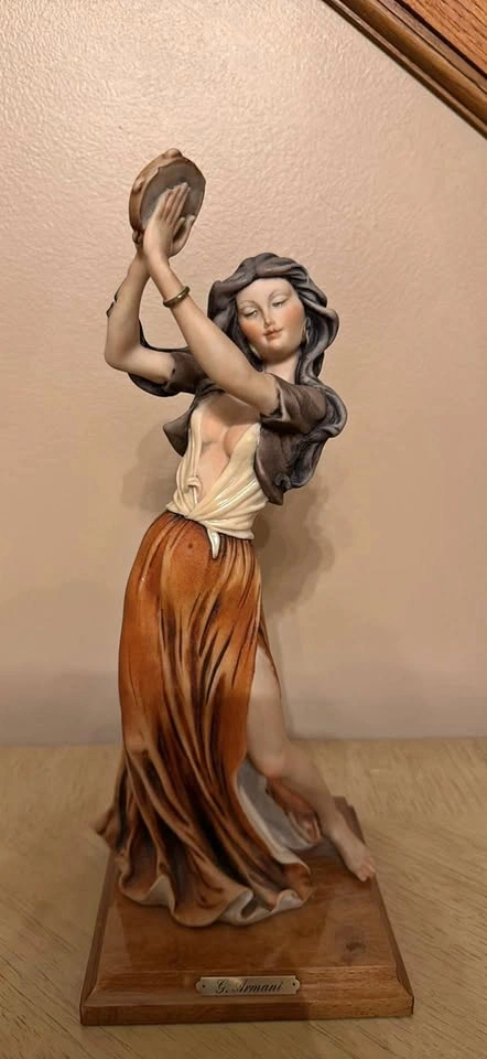 Vintage Giuseppe Armani Gypsy Tambourine Dancer Figurine