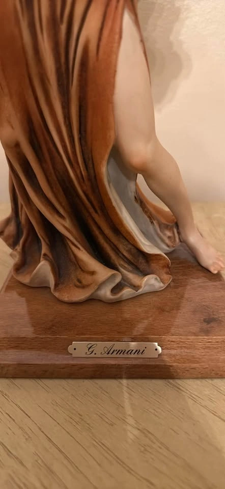 Vintage Giuseppe Armani Gypsy Tambourine Dancer Figurine - photo 2