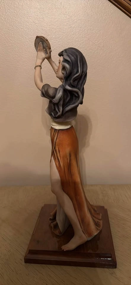 Vintage Giuseppe Armani Gypsy Tambourine Dancer Figurine - photo 3