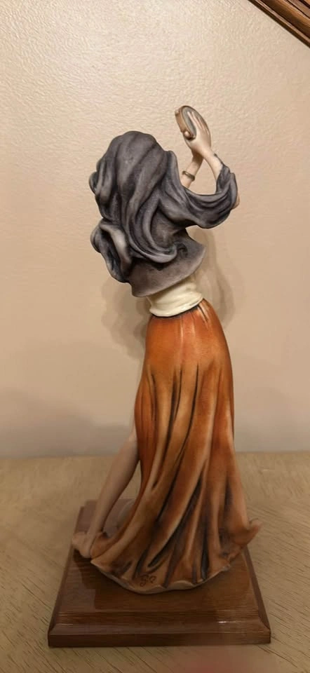 Vintage Giuseppe Armani Gypsy Tambourine Dancer Figurine - photo 4