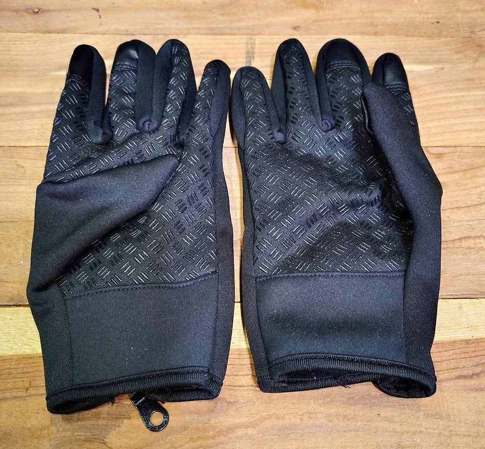 BRAND NEW WOMENS GLOVES SIZE SMALL