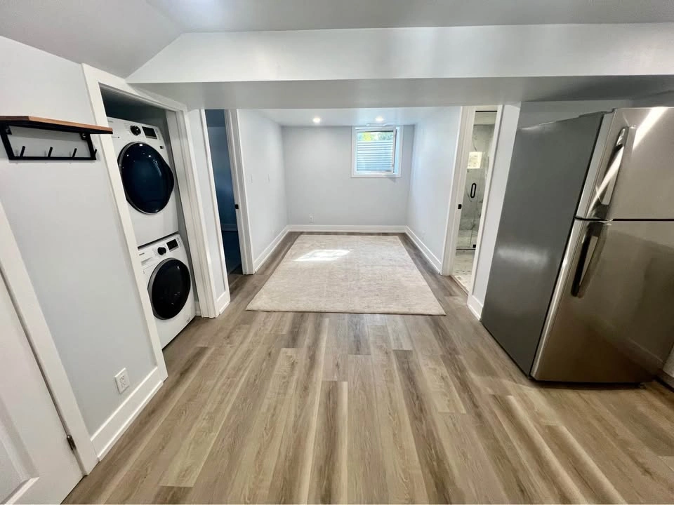1 Bed 1 Bath - Apartment - photo 2