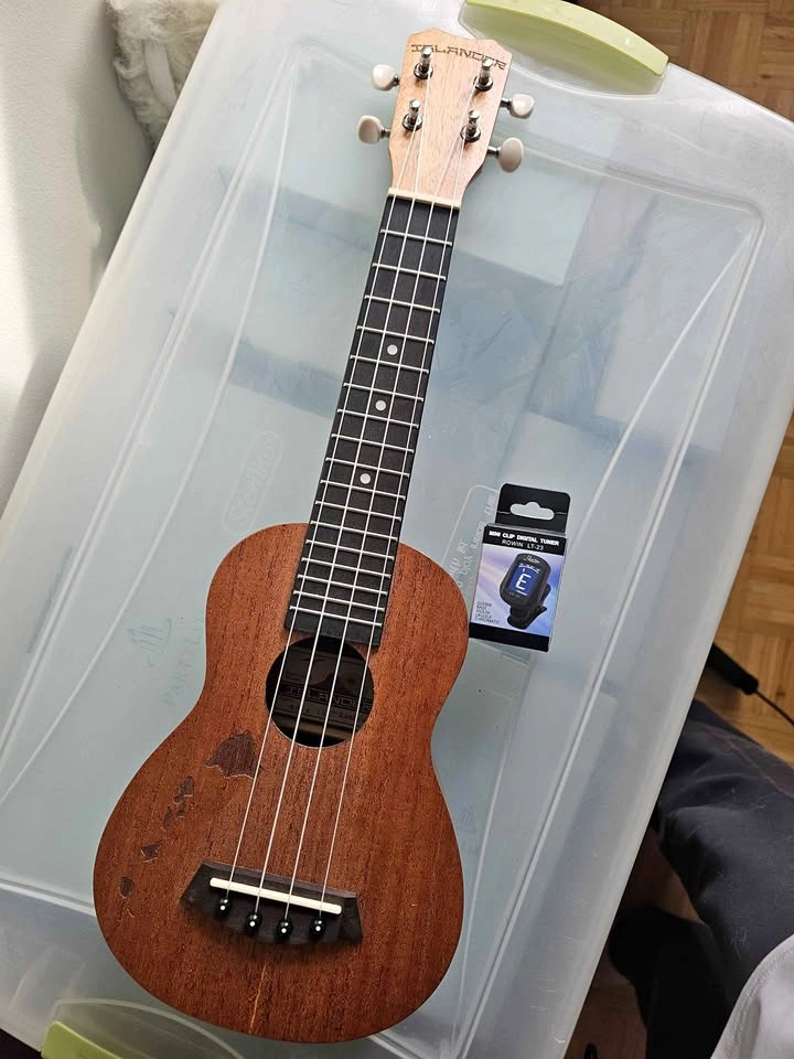 Islander by Kanile'a Soprano Ukulele + Bag & Digital Tuner