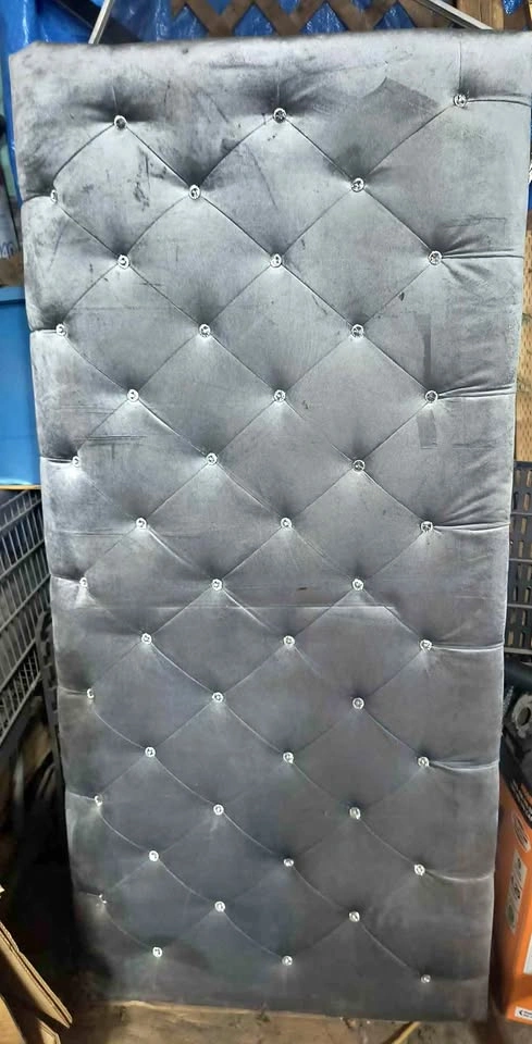 Queen size bedframe