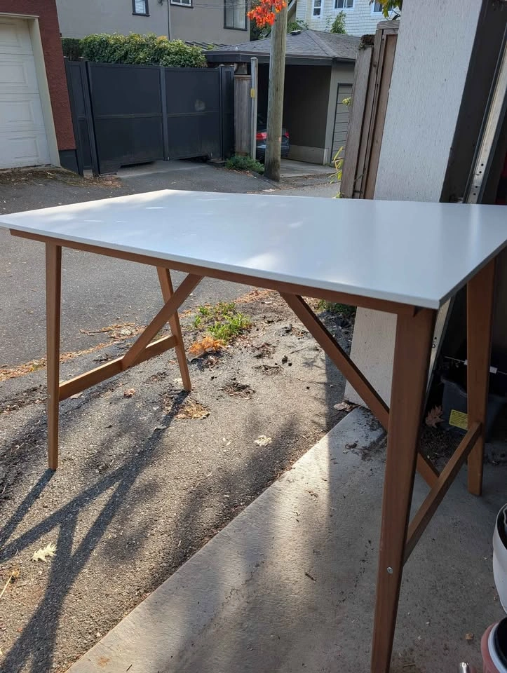 White bar height table - photo 3