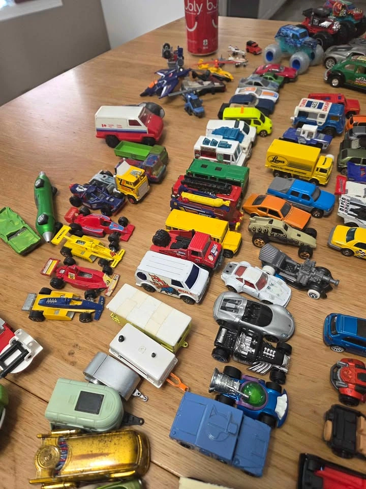 Large Diecast Car Collection: Hotwheels, Majorette, & More - photo 3
