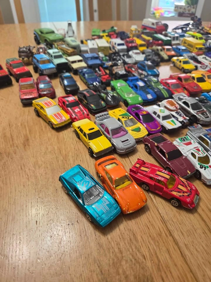 Large Diecast Car Collection: Hotwheels, Majorette, & More - photo 4