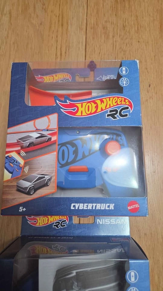 Hotwheels RCs - Cybertruck - '17 Nissan GT-R [R35] - Excellent C - photo 2