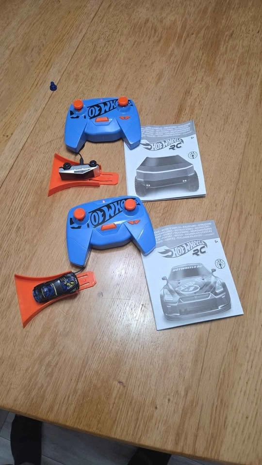 Hotwheels RCs - Cybertruck - '17 Nissan GT-R [R35] - Excellent C - photo 4