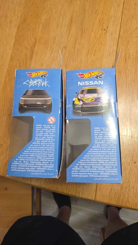 Hotwheels RCs - Cybertruck - '17 Nissan GT-R [R35] - Excellent C - photo 5