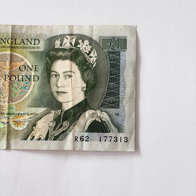 Bank of England One Pound Note - photo 2