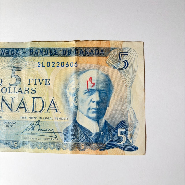 Bank of Canada $5 Note 1972 - photo 2