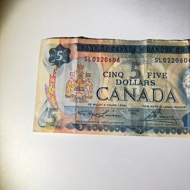 Bank of Canada $5 Note 1972 - photo 3