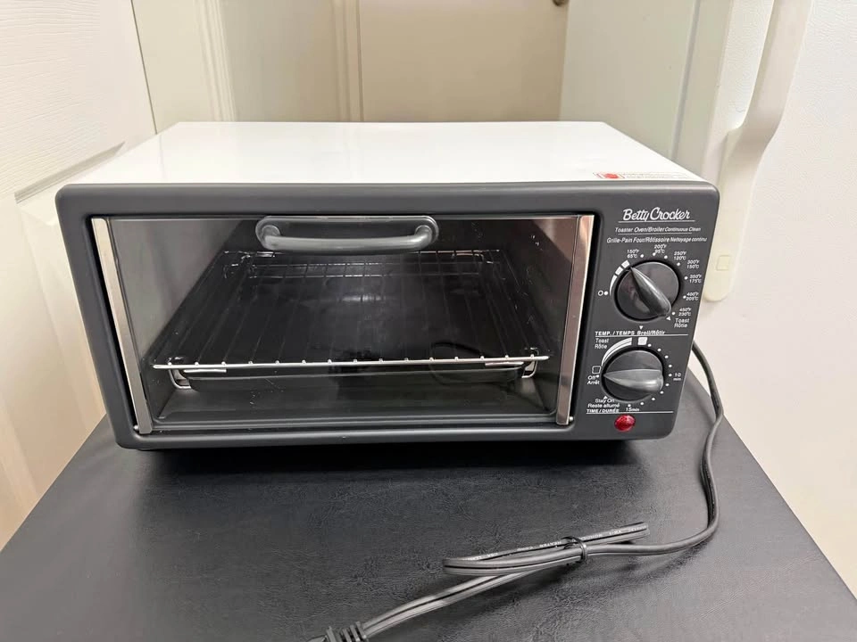 Betty Crocker Toaster Oven – Never Used