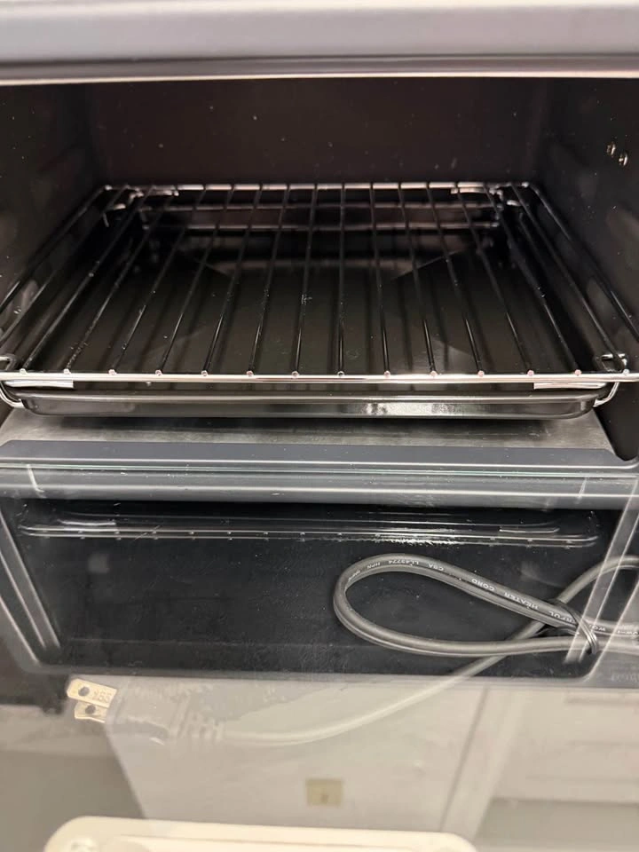 Betty Crocker Toaster Oven – Never Used - photo 3