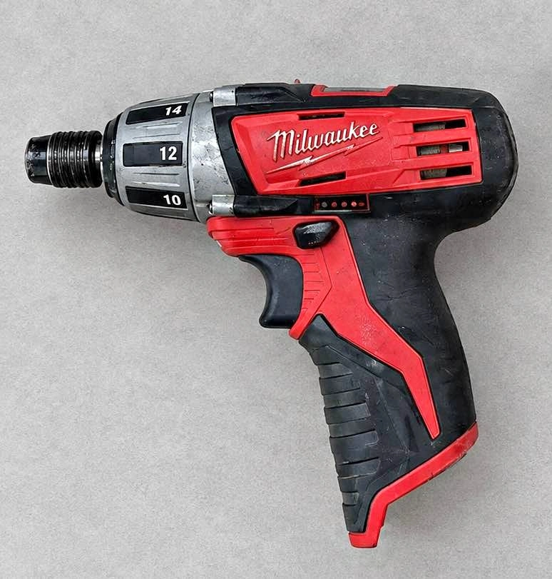 Milwaukee M12 Compact Driver Tool