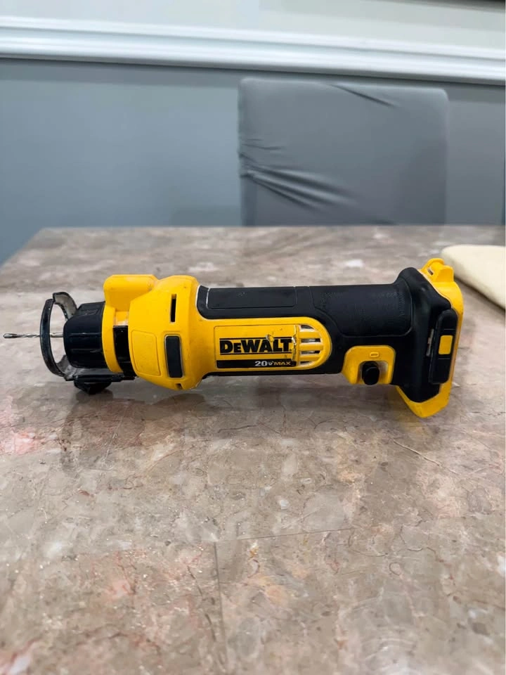 DEWALT 20V XR MAX ATOMIC Brushless Drywall Cutout Tool - photo 2