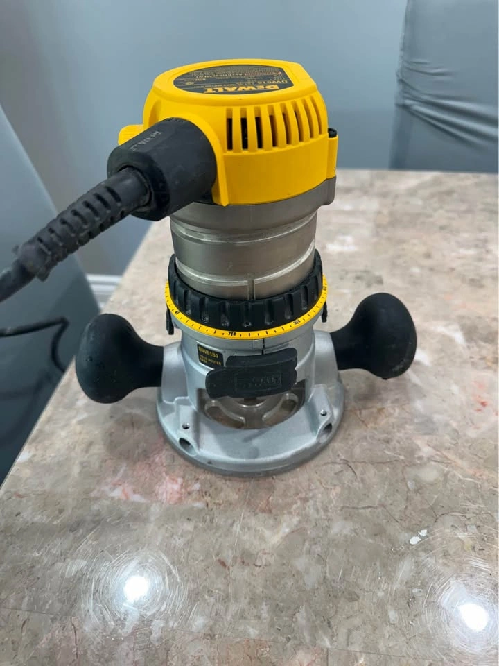 Dewalt Router - Heavy Duty Fixed Base - photo 5