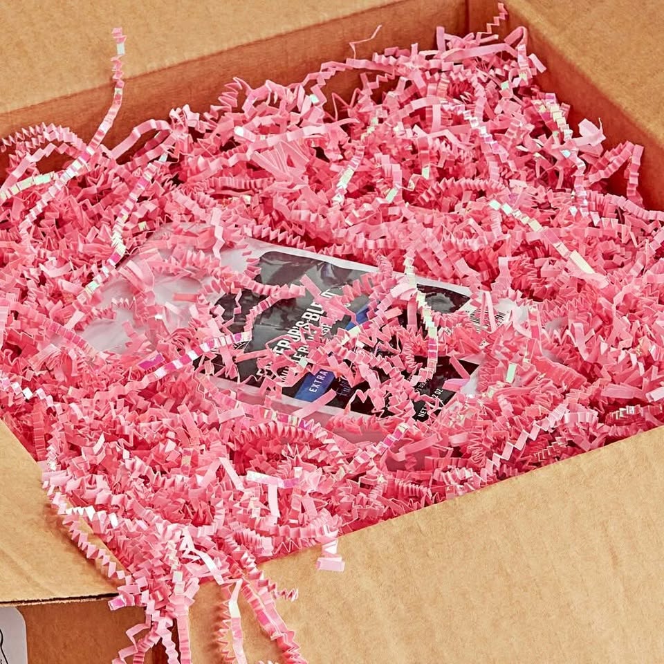 1 lb Red and Pink Crinkle Cut Paper with Heart Confetti